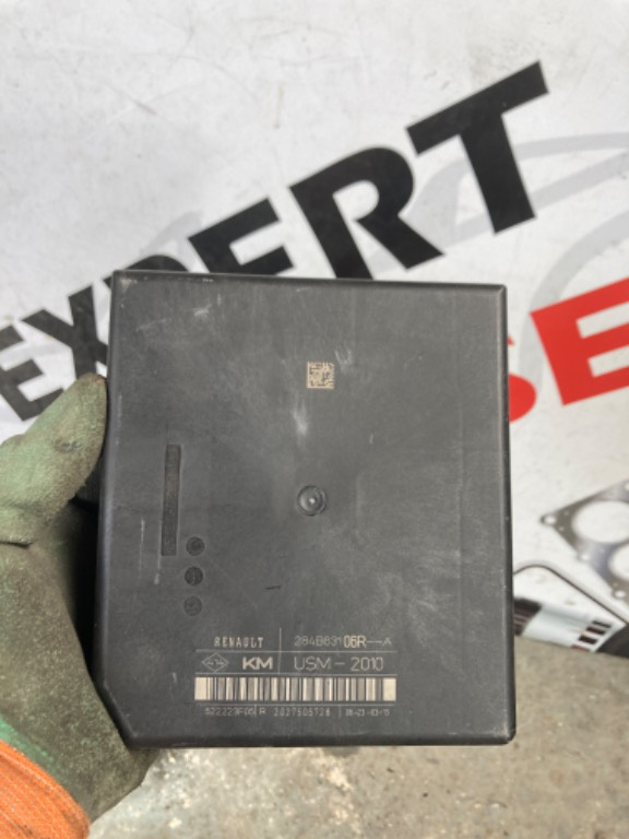 Modul usm 2010 renault laguna 3 an 2013 cod 284b63106r