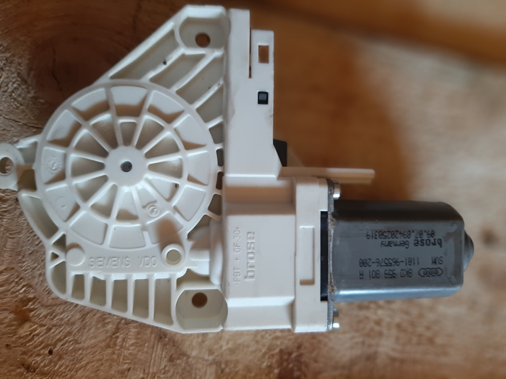 MOT9 MOTORAS MACARA GEAM STANGA FATA AUDI A6