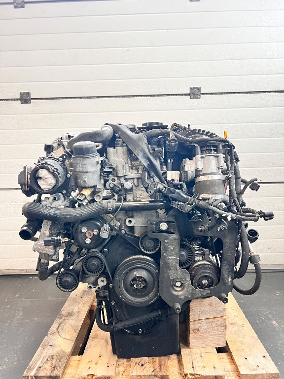 Motornummer Range Rover Velar Motor complet fara anexe Range Rover Velar 2.0 D 204DTD 4X4 - 105000 km ...