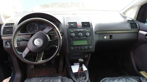 Motor complet fara anexe Volkswagen Touran 2004 Hatchback 2.0 Tdi