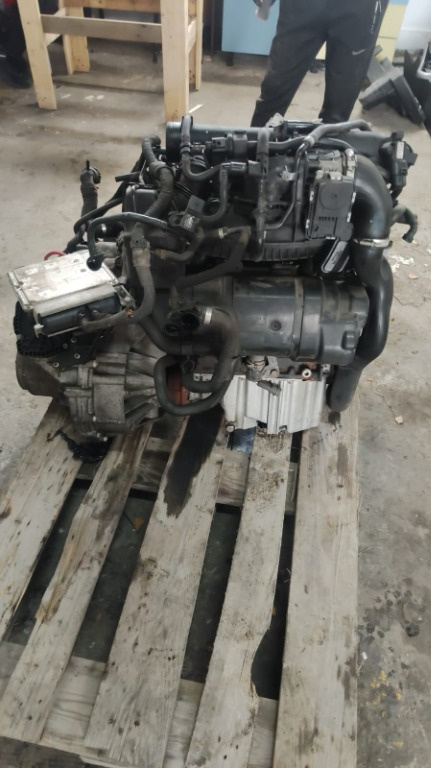 Motor complet fara anexe Vw Passat B7 1.