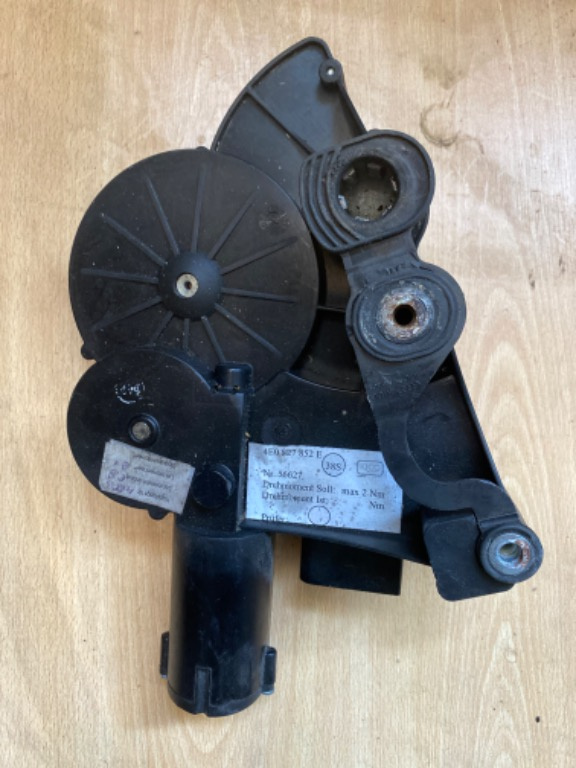 Motor deschidere portbagaj 4E0827852E Audi A8 D3 2