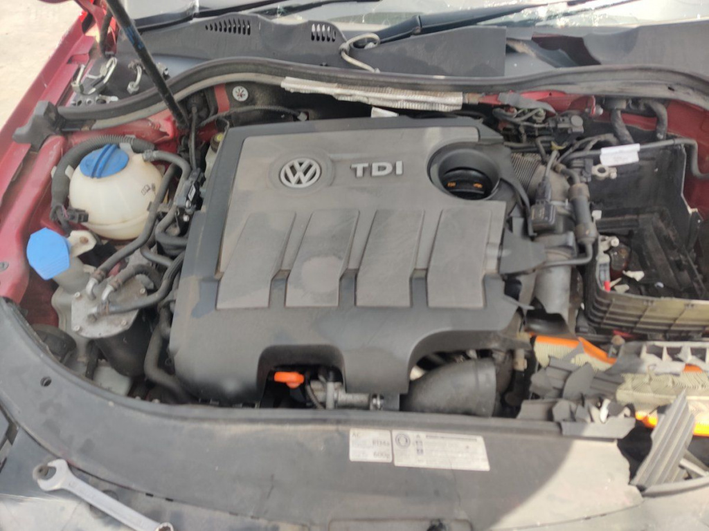 Motor fara accesorii VW Passat B7 1.6 TDI cod: CAY