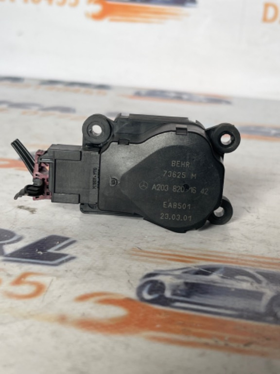 thumbnail interactive-video image 1 of Genuine Toyota 4Runner Damper Servo Sub Assembly 1998-2002 - 87106-35070 1 of 2