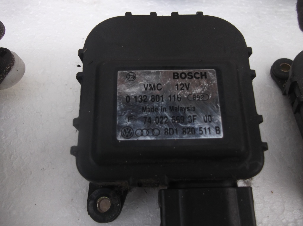 Moteur Volet Ventilation Bosch 8D1820511B - Pour Passat B5 Et Audi A4 B5 - Occasion