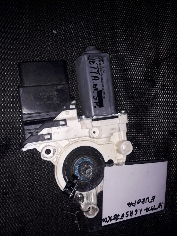 Motoras Geam Dreapta Spate VW Jetta 1.6m