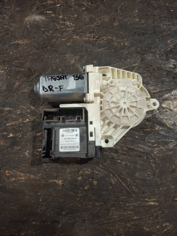 Motoras geam electric Passat B6 dreapta fata 1K0959792G - imagine 1