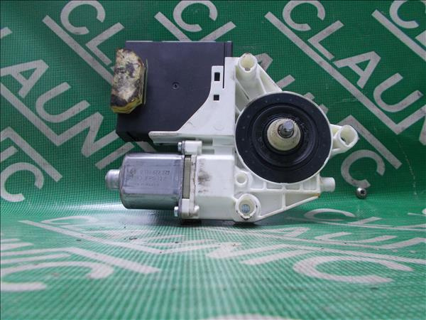 Motoras Macara Dreapta Fata VW JETTA IV (162) 2.0 