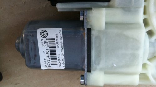 Motoras macara dreapta spate VW Passat B7 cod 3C0959794