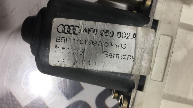 MOTORAS MACARA GEAM DREAPTA SPATE AUDI A6 C6 COD 4