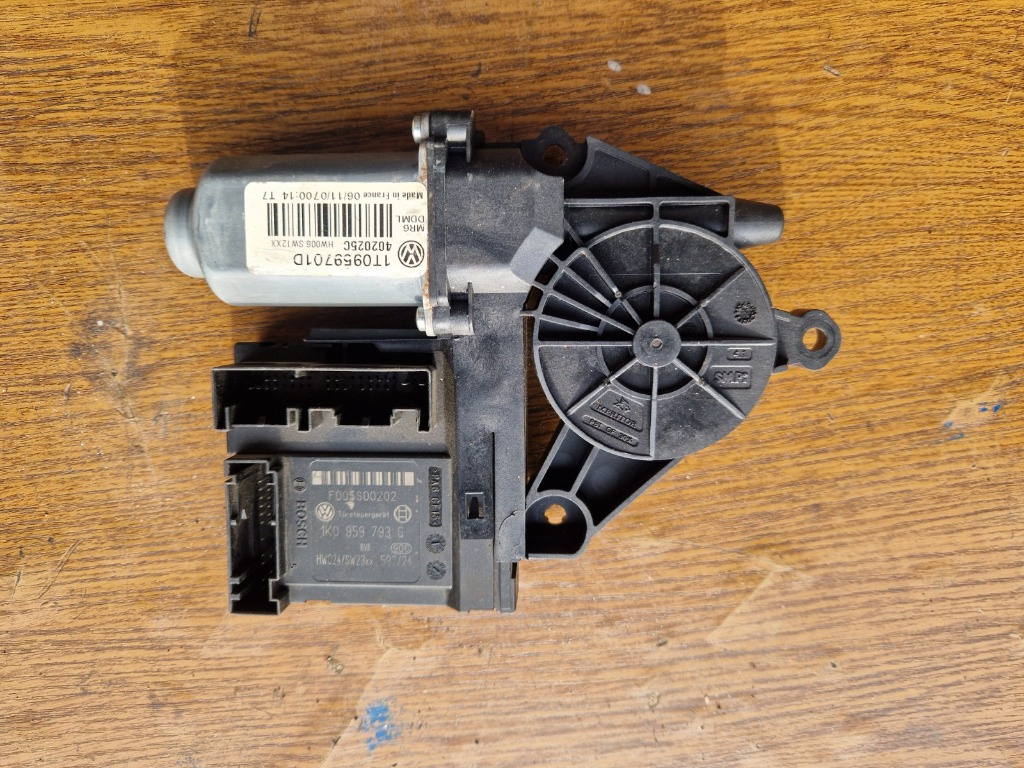 Motoras macara stanga fata 1t0959701d noi si sh de vanzare - TU