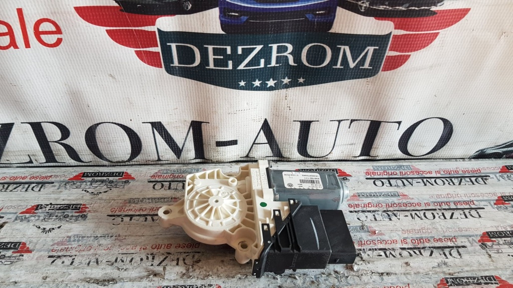 Motoras macara usa dreapta spate VW Jett