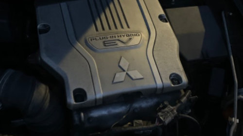 Motoras stergator Mitsubishi Outlander 2015 SUV Hybrid Electric