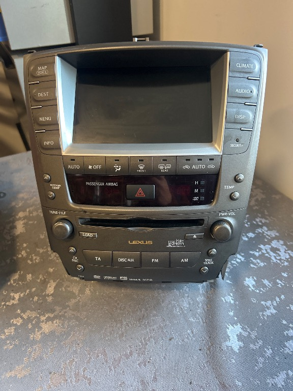 Navigație,radio ,cd player ,panou control /display multifuncțional Lexus is220