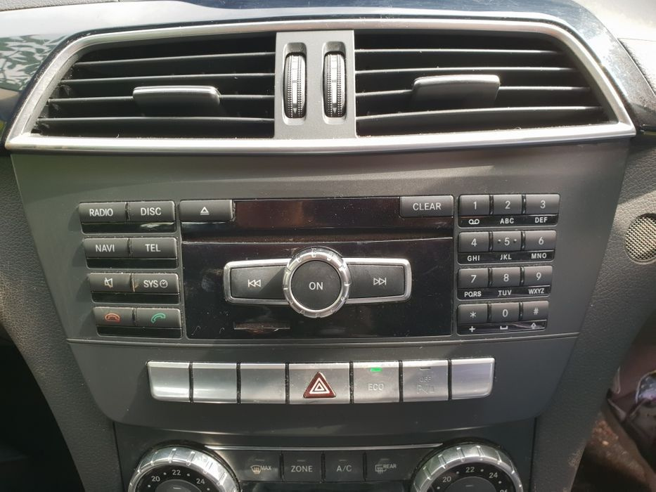 Navigatie mare C class w204 E class w212 completa