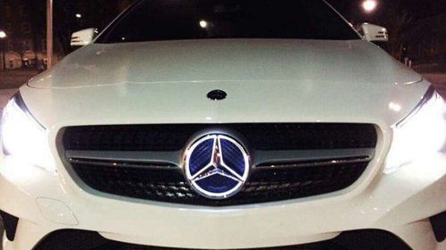 NOU! Emblema LED Mercedes Benz 5D White 8.7x8