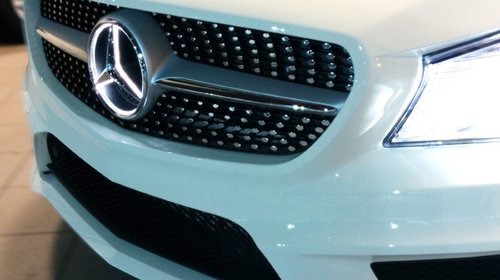 NOU! Emblema LED Mercedes Benz 5D White 8.7x8.7cm