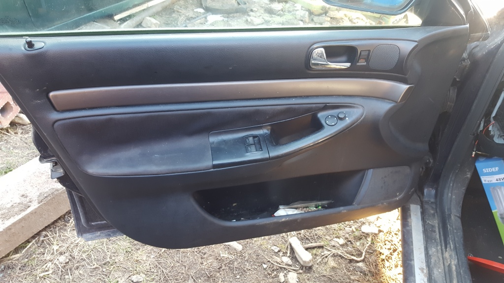 Oglinda dreapta completa Audi A4 B5 1999 combi 190