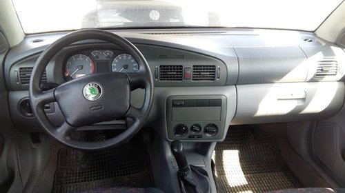 Oglinda dreapta completa Skoda Octavia 1997 Berlina 1598