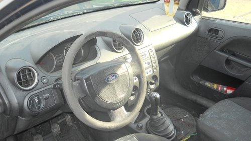 Oglinda stanga completa Ford Fiesta 2004 Hatchback 1.4