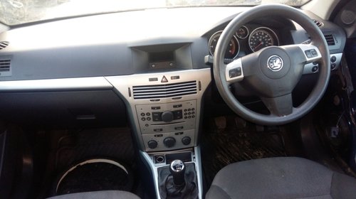 Oglinda stanga completa Opel Astra H Facelift an 2010 motor 1.7cdti 110cp cod Z17DTJ