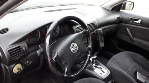 Oglinda stanga completa VW Passat B5 2002 BERLINA 1.9 D