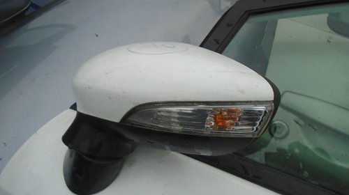 Oglinda stanga Ford Fiesta 2011