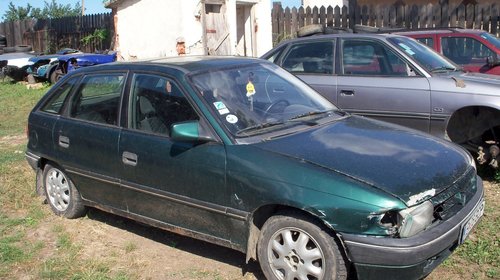 Opel Astra F Verde 1.6B 1994 pentru dezmembra