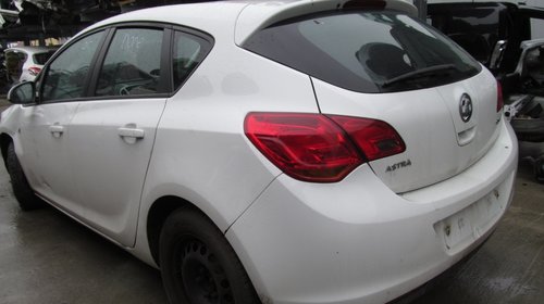 Opel Astra J din 2010