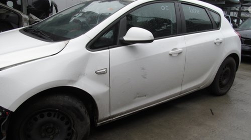 Opel Astra J din 2010