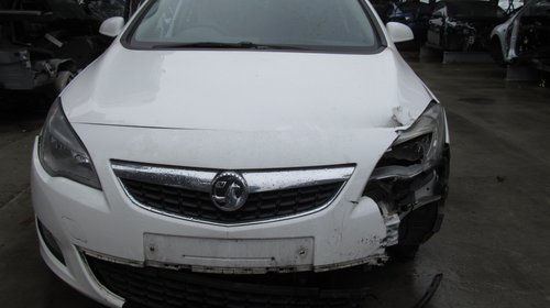 Opel Astra J din 2010