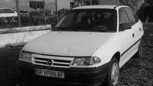Opel astra sedan din 1994-1,6 benzina