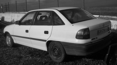 Opel astra sedan din 1994-1,6 benzina