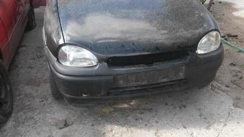 Opel Corsa b 1,2 an 1996 în 2 uși dezmembrez