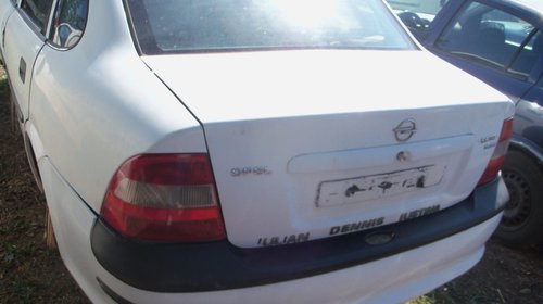 Opel Vectra B 1.6B Alb 1996 pentru dezmembrat