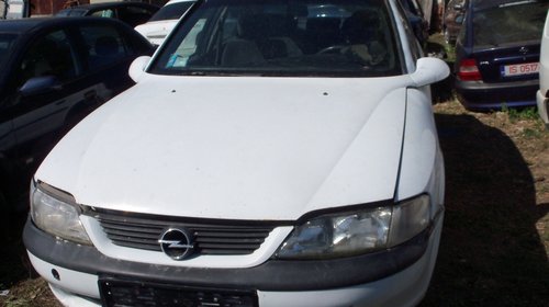 Opel Vectra B 1.6B Alb 1996 pentru dezmembrat