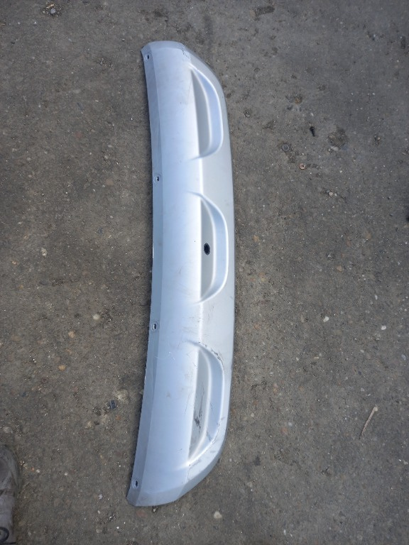 Ornament bara spate Dacia Logan 2 Stepway cod produs:850705558R cu 2 cleme lipsa