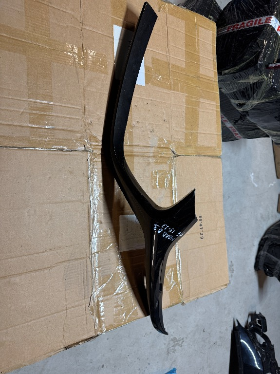 Ornament grila stanga Mazda 3 2019/2020/2021/2022/2023