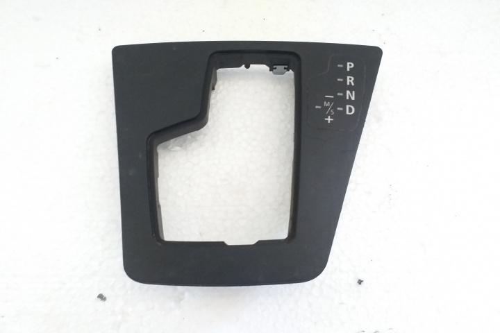 Ornament selector viteze Trim selector viteze cutie automata 51163400695 A34L1 51163400695 BMW X3 E83 [2003 - 2006] Crossover 2.5i AT (186 hp) culoare Bluewater metallic hellgrau