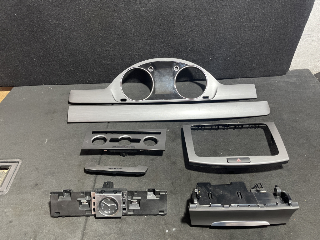 Ornament trim bord VW Passat B7 Variant 2.0TDI , 4x4 , Automat sedan 2012 (3AB858336D)