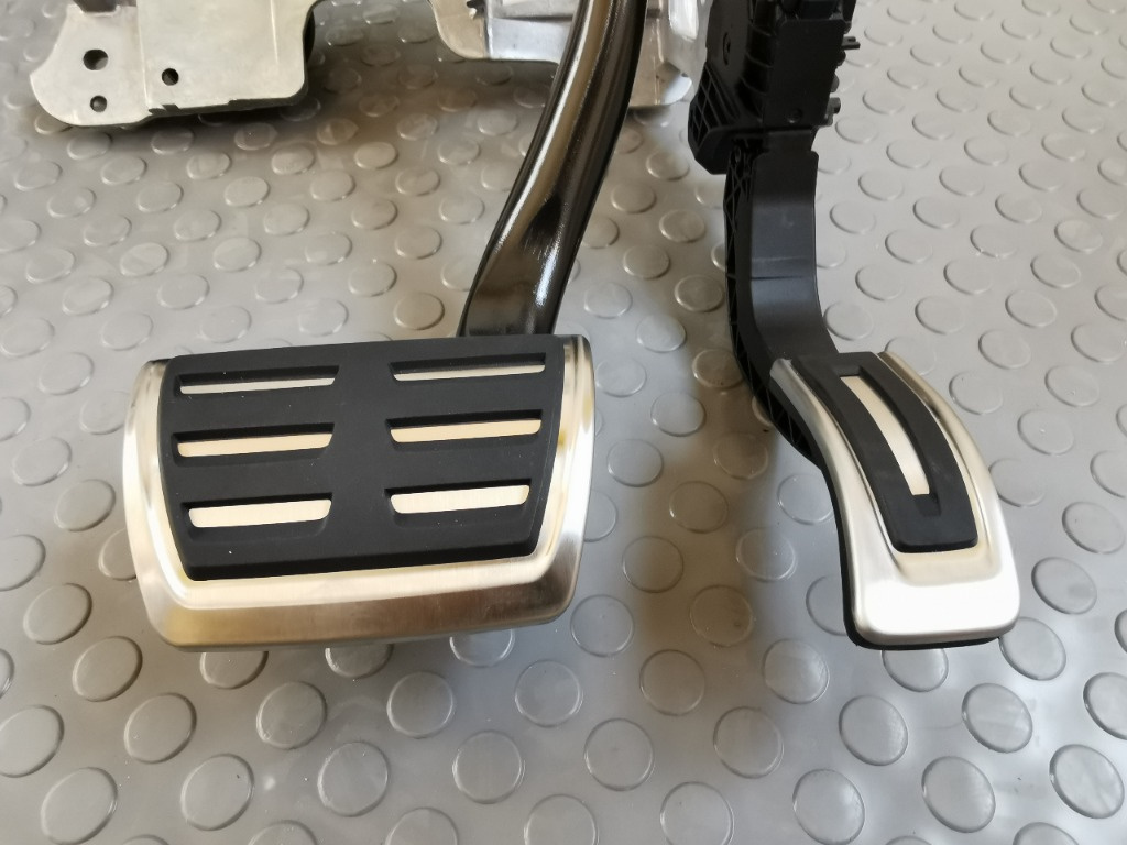 Pedalino Auto In Alluminio Per Kia - Universale, Nero/Argento, 20.4x8.7cm