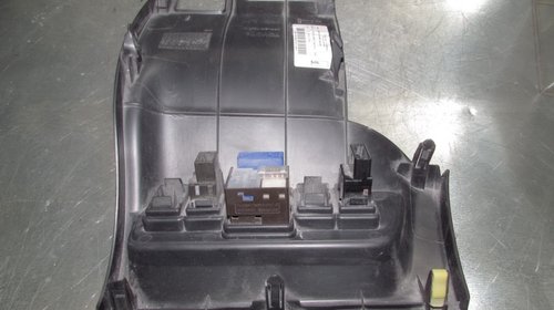 Panou butoane reglare faruri, oglinzi, ESP Toyota Auris an 2011 (butoane se vand separat)