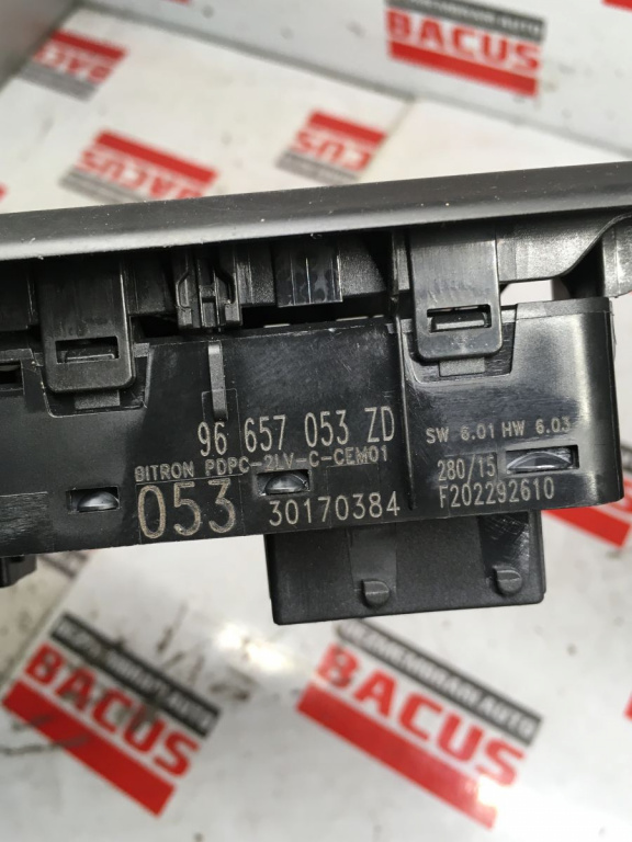 Panou comandã geam citroen ds4 cod- 96 