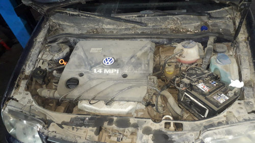 Panou sigurante motor DE PE BATERIE Volkswagen Polo 3 [1994 - 2001] Hatchback 5-usi 1.4 MT (75 hp) 1.4 AUD ALBASTRU