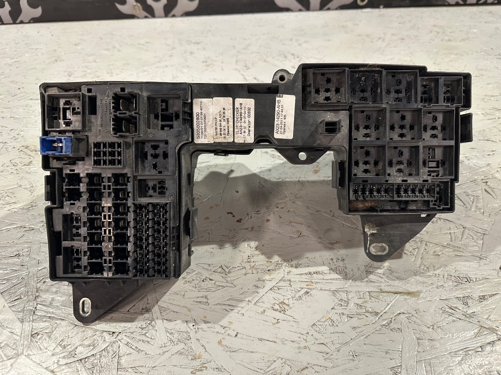 Panou sigurante motor Jaguar XF - Cod AX23-14290-AHB / CL2T-14A067-DB (vizibil pe poza) - imagine 1