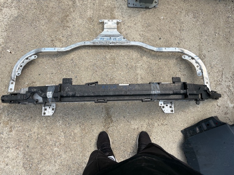 Panou suport radiator / armatura + absorbant Audi A8 4N D5 2018/2019/2020/2021/2022/2023/2024