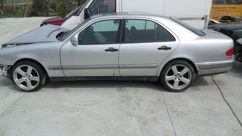 Piese auto Mercedes-Benz E200 W210