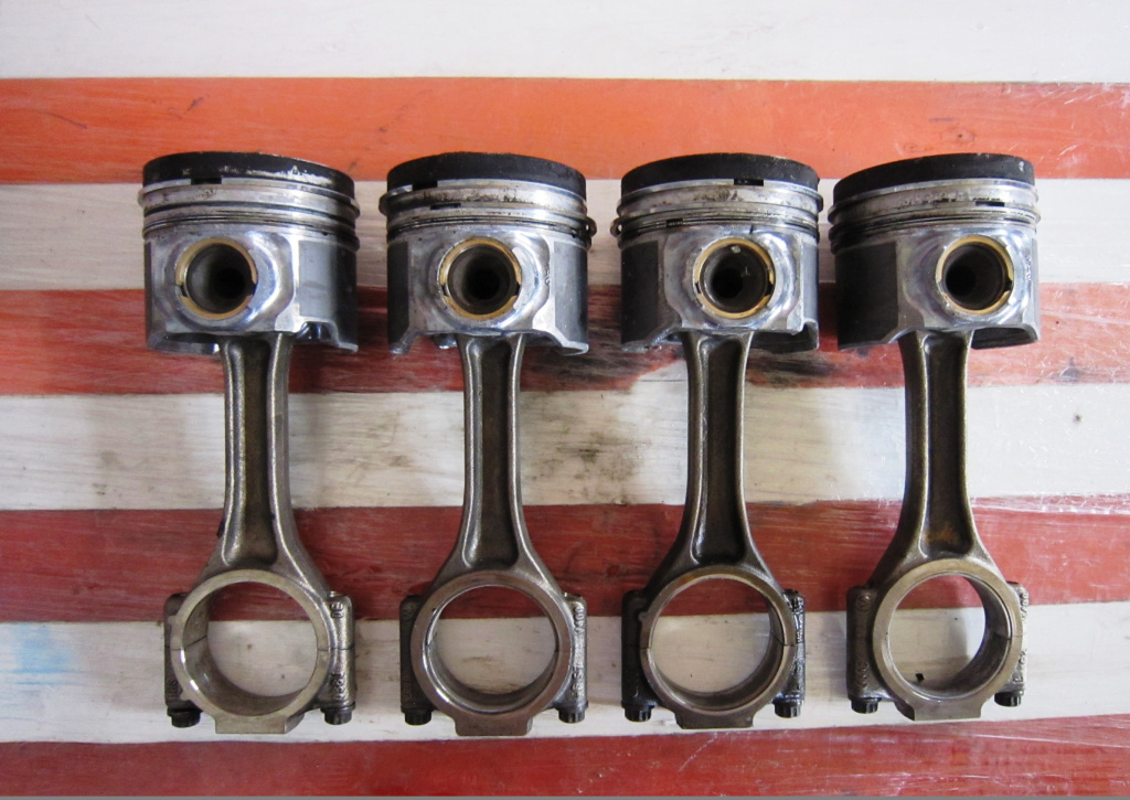 Piston VW TRANSPORTER 2.5 TDI cod motor AXD 130 CP an 2003-2009