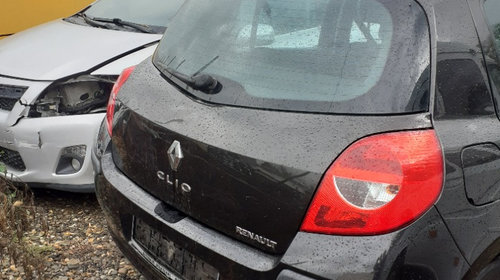 Planetara stanga Renault Clio 3 2006 Haychback 1.5 dci