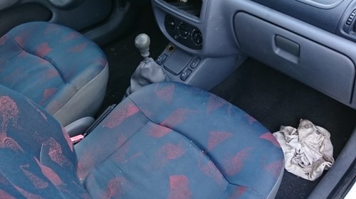 Plansa bord cu airbag pasager Renault Clio Sy
